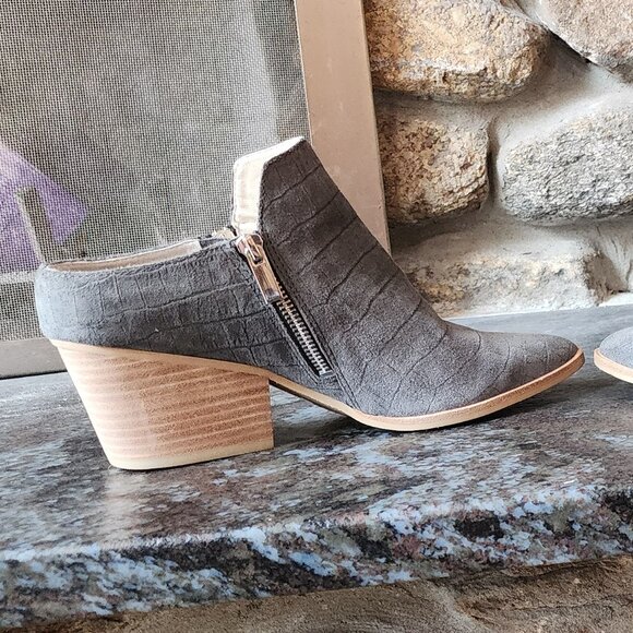 NWT Dolce Vita Gray Suede Zip-Up Slip-In Booties Size 8 - Picture 14 of 15